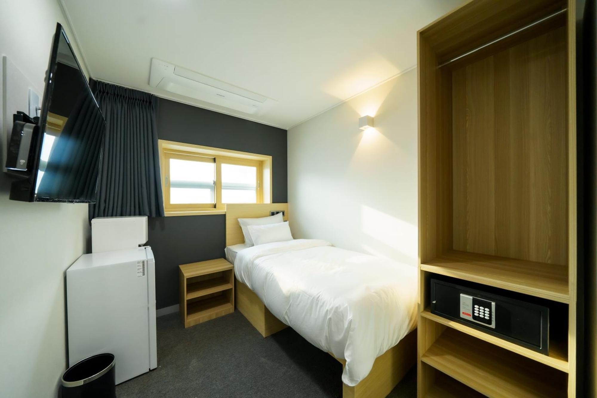 The Stay Hue Myeongdong Seoul Exterior photo
